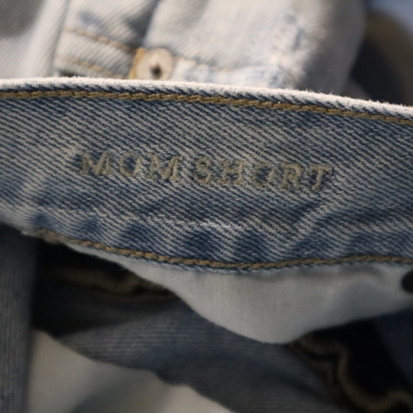 American Eagle Light Wash Jean Shorts With Snap Sides - Picture 12 of 12